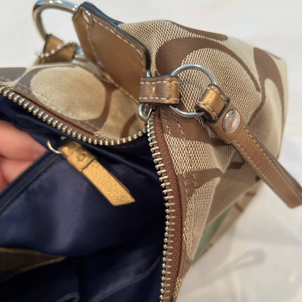 ❌SOLD❌Vintage signature COACH rainbow striped F15586 shoulder bag 🌈 - Picture 7 of 16